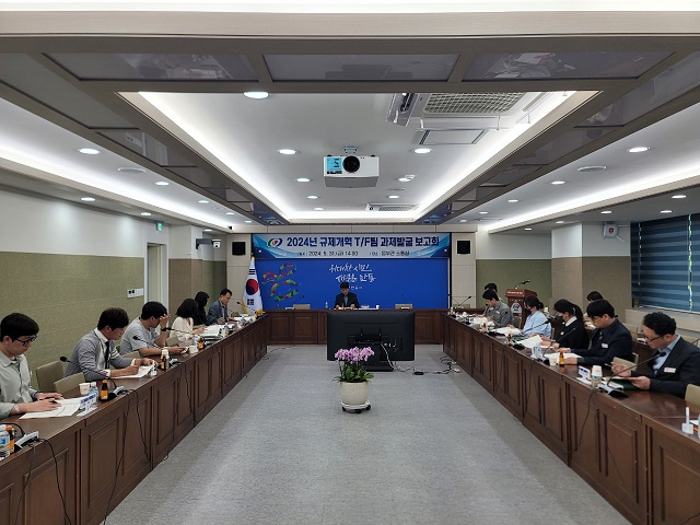 ▲ 안동시는 31일 시청 웅부관 소통실에서 ‘2024년 규제개혁 T/F팀 과제발굴 보고회’를 가졌다.ⓒ안동시