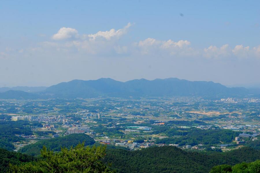 ▲ 상당산성 북쪽 성벽에서 바라본 두타산 산등성.ⓒ진경수 山 애호가