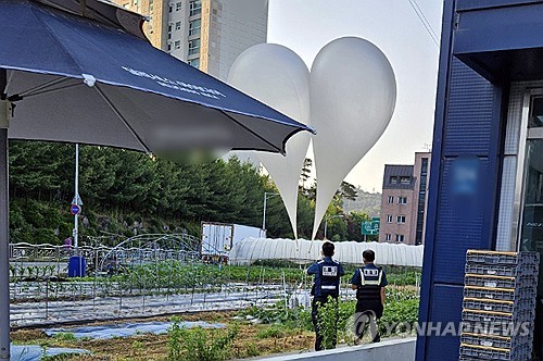 ▲ [평양것들]이 군사심리전 총공세에 나섰다. 똥풍선폭탄, 가상 전술핵 방사포 발사 과시, GPS교란 전파공격 등 온갖 공작을 연일 저지르고 있다.ⓒ연합뉴스