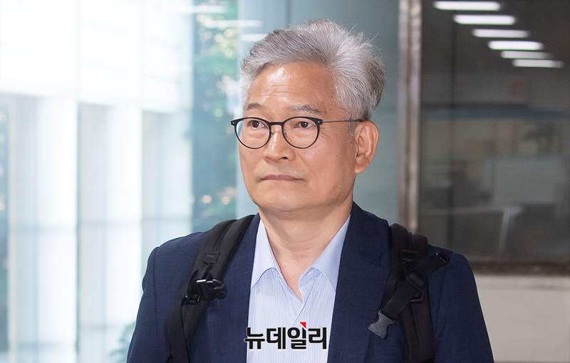 ▲ 지난 30일 보석 출소한 송영길 소나무당 대표가 3일 오전 서울 서초구 중앙지법에서 열린 '더불어민주당 전당대회 돈 봉투 의혹' 관련 1심 속행 공판에 출석하고 있다. ⓒ서성진 기자