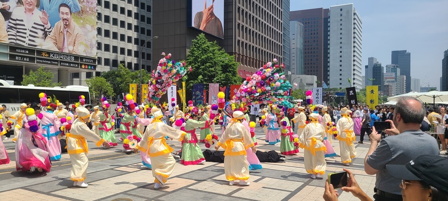 ▲ 경산시는 지난 5월 22일 서울 청계광장에서 펼친 ‘2024 경산자인단오제’홍보 행사를 가졌다.ⓒ경산시