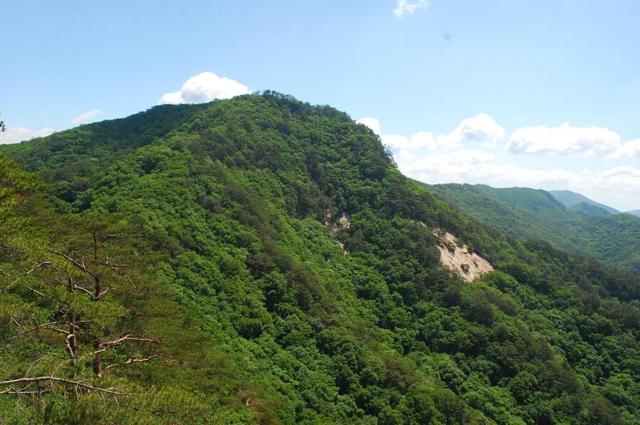 ▲ 전망대에서 바라본 만수봉.ⓒ진경수 山 애호가