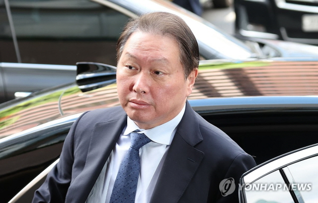 ▲ 최태원 SK 회장이 지난달 28일 서울 중구 한 호텔에서 열린 빈 자이드 알 나하얀 아랍에미리트(UAE) 대통령과의 간담회에 참석하고 있다. ⓒ연합뉴스