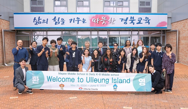 ▲ 울릉군은 지난 4일 울릉중학교에서 미국 투산교육청 관계자 및 학생들과 만남의 자리를 가졌다.ⓒ울릉군