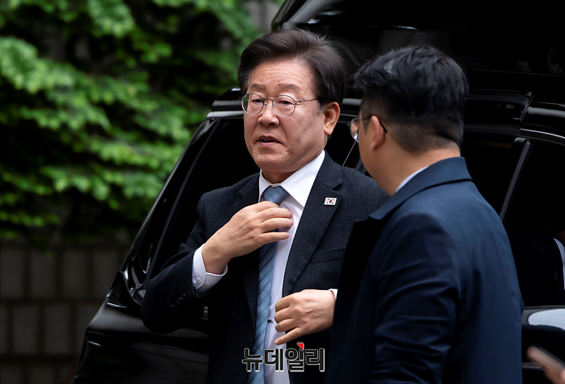 ▲ 이재명 더불어민주당 대표가 지난달 7일 오전 서울 서초구 중앙지법에서 열린 '대장동 배임·성남FC 뇌물 등 혐의' 관련 1심 공판에 출석하고 있다. ⓒ서성진 기자