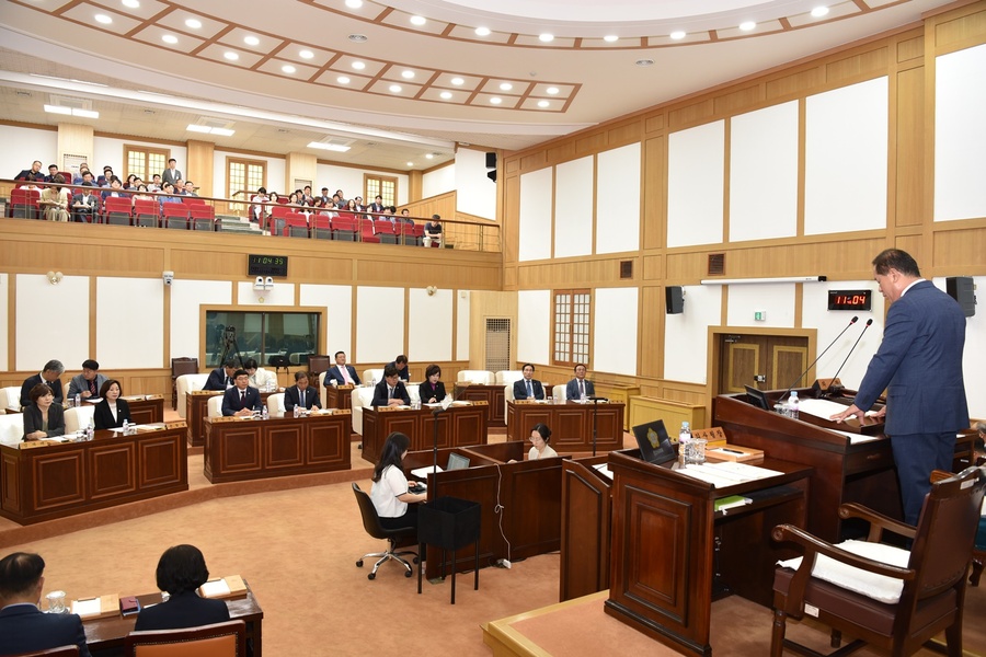 ▲ 경산시의회(의장 박순득)는 7일, 제1차 본회의를 시작으로 18일까지 12일간의 일정으로 제255회 정례회를 개회했다.ⓒ경산시의회