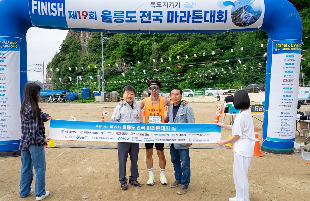 ▲ 이번 대회에서 남자부 풀코스는 이경섭 씨가 1위를 차지했다.ⓒ울릉군