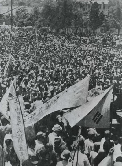 ▲ 1952년 5월 부산에서 열린 '직선제 개헌' 지지 대회.