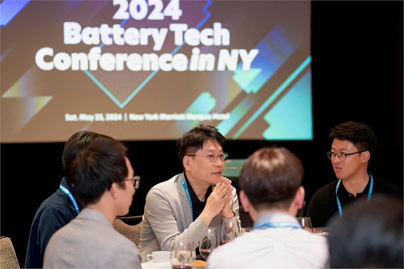 ▲ 김동명 LG에너지솔루션 대표가 미국 뉴욕서 개최한 글로벌 인재 채용 행사 'BTC'에서 발언하고 있다.ⓒLG에너지솔루션