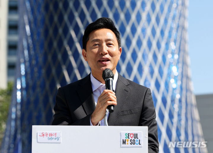 ▲ 오세훈 서울시장이 31일 가락시장 정수탑 공공미술 작품 개장식에서 인사말하고 있다. ⓒ뉴시스