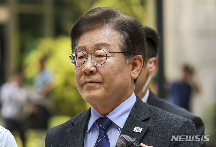 ▲ 이재명 더불어민주당 대표가 10일 서울 서초구 서울중앙지방법원에서 열린 재판에 출석하고 있다. ⓒ뉴시스