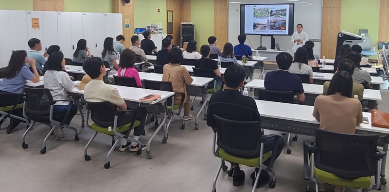 ▲ 10일 국립세종수목원에서 진행된 마을정원 디자인 컨설팅.ⓒ세종시
