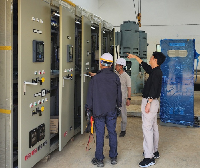 ▲ 공주시가 이인면 만수리 배수장 현장점검을 하고 있다.ⓒ공주시