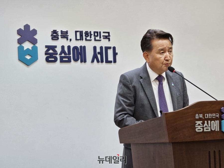 ▲ 김영환 충북도지사가 11일 오전 충북도청에서 민선 8기 투자유치와 관련해 기자회견을 하고 있다.ⓒ김정원 기자