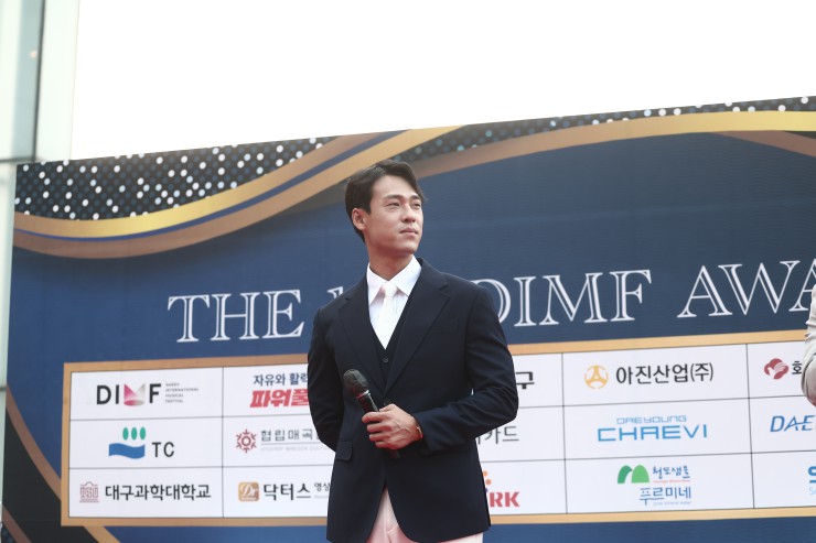 ▲ DIMF 홍보대사 최재림(2023 제17회 DIMF 어워즈 레드카펫 인사 모습).ⓒ대구국제뮤지컬페스티벌 사무국