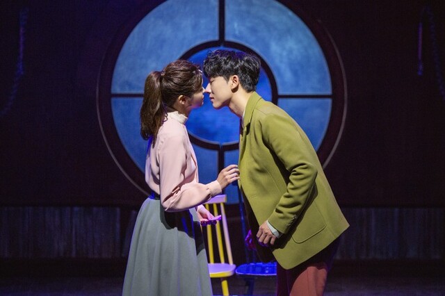 ▲ 뮤지컬 '어쩌면 해피엔딩' 공연 장면.ⓒCJ ENM