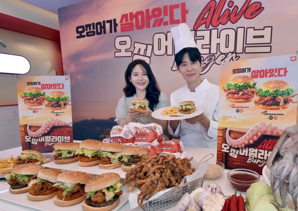 ▲ ‘오징어 얼라이브 버거’가 지난 9일까지 약 11일간 누적 판매량 70만개 이상을 달성했다. ⓒ롯데GRS