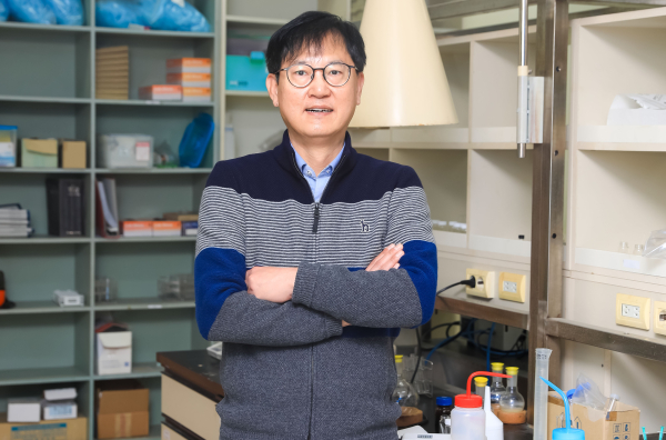 ▲ 한남대 연구책임자 화학과 임춘우 교수가 ‘디스플레이 혁신 공정플랫폼 구축 사업’의 국책과제 참여기관으로 선정됐다.ⓒ한남대