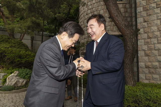 ▲ 이재명 더불어민주당 대표가 지난 2023년 6월 8일 저녁 서울 성북구 중국대사관저에서 싱하이밍 주한중국대사를 예방해 인사하는 모습. ⓒ국회사진기자단