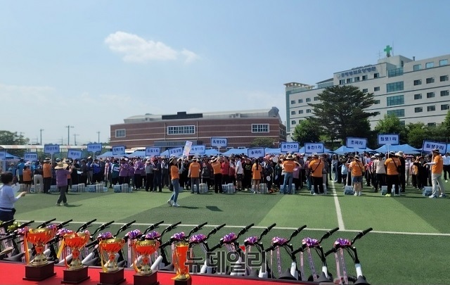 ▲ 포항시 흥해읍체육회는 15일 흥해중학교 운동장에서 읍민들의 하나 되는 축제의 장인 ‘제17회 한마음 체육대회’를 성황리에 개최했다.ⓒ뉴데일리