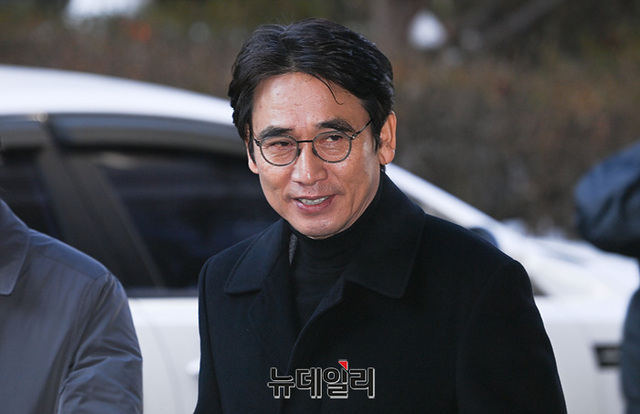 ▲ 유시민 전 노무현재단 이사장이 21일 오후 서울 마포구 서울서부지법에서 열린 선고공판에 출석하고 있다. 2023.12.21 ⓒ서성진 기자