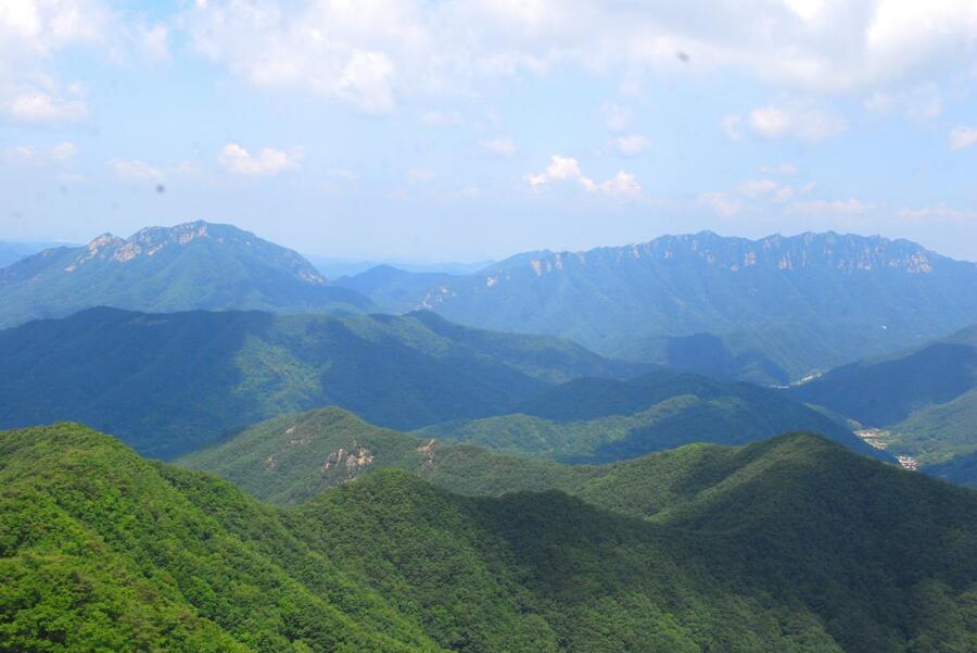 ▲ 천등산(좌)과 대둔산(우).ⓒ진경수 山 애호가