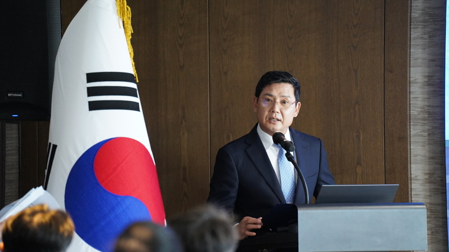 ▲ 작전명 INFRA-SEAF.: 대한민국 경찰청 주관으로 인터폴사무총국과 아시아ㆍ태평양 12개국이 국외도피사범 검거작전 회의를 위해 6.18. 서울에 모였다. 사진은 회의에 참석한 김동권 경찰청 국제협력관. ⓒ경찰청 제공