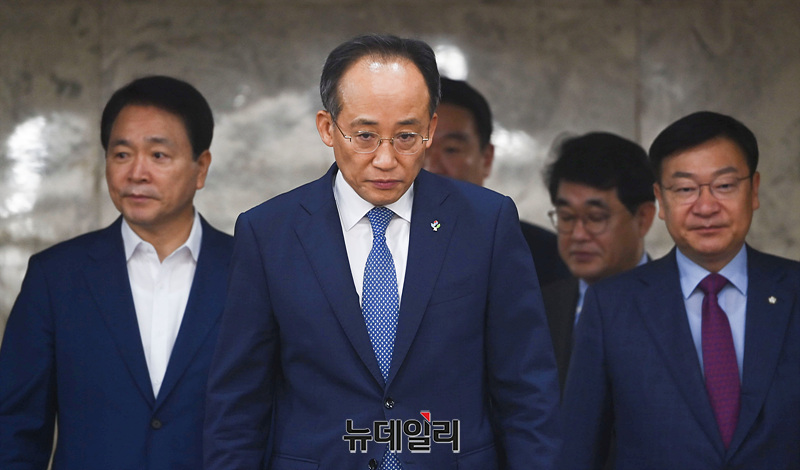 ▲ 추경호 국민의힘 원내대표가 18일 오전 서울 여의도 국회에서 열린 원내대책회의에 참석하고 있다.ⓒ서성진 기자