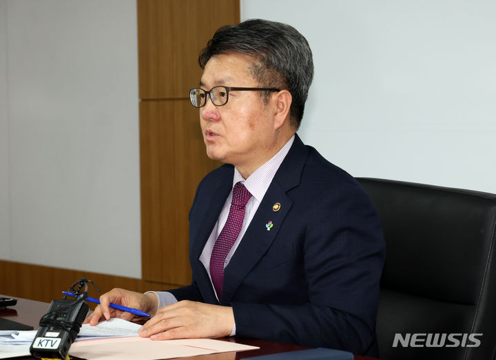 ▲ 오석환 교육부 차관이 18일 세종시 정부세종청사에서 열린 음대 입시비리 관련 음대 주요 대학 입학처장 영상회의에서 발언하고 있다. ⓒ뉴시스