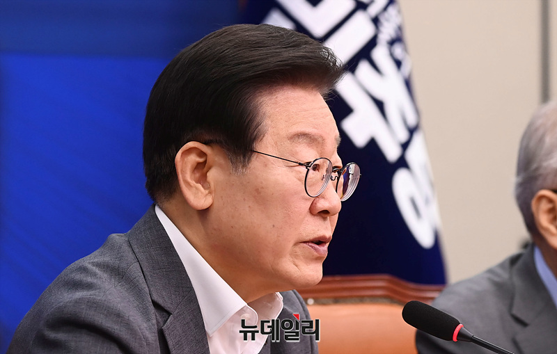 ▲ 이재명 더불어민주당 대표가 19일 오전 서울 여의도 국회에서 열린 '한반도 긴장 완화를 위한 긴급 간담회'에서 모두발언을 하고 있다. ⓒ서성진 기자