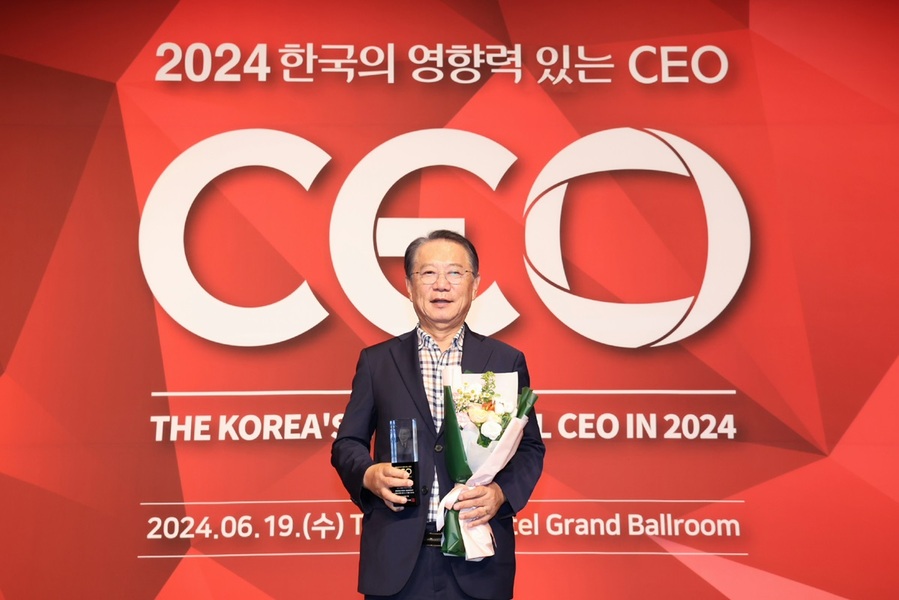 ▲ 송인헌 충북 괴산군수가 ‘2024 한국의 영향력 있는 CEO상’을 수상했다.ⓒ괴산군