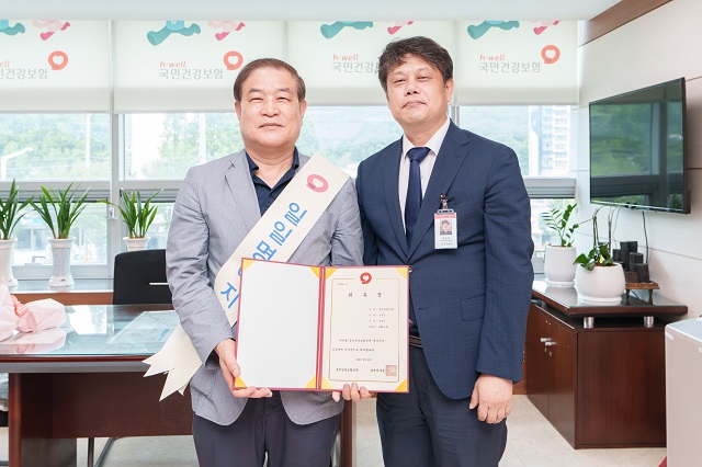 ▲ 왼쪽부터 월성본부 김한성 본부장, 민건강보험공단 김승국 경주지사장.ⓒ월성본부