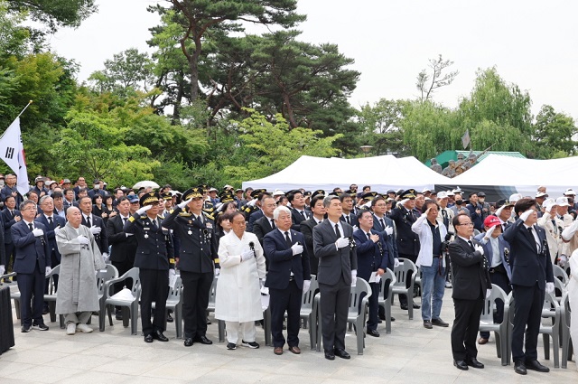 ▲ 이강덕 포항시장이 지난 6일 덕수동 충혼탑 광장에서 현충일 추념식에 참석했다.ⓒ포항시