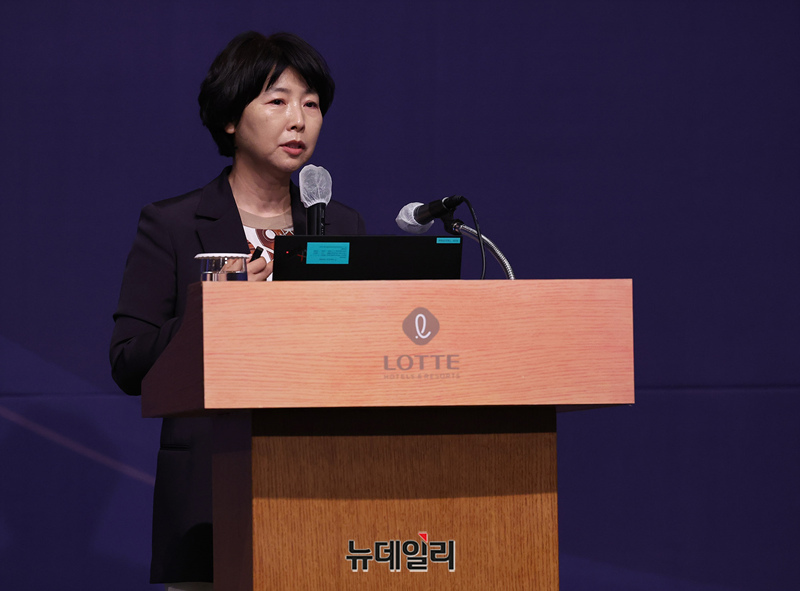 ▲ 김연희 BCG 대표 파트너가 25일 서울 롯데호텔에서 열린'제1회 뉴데일리 퓨처코리아 포럼'에서 기조연설을 하고 있다. ⓒ정상윤·서성진 기자