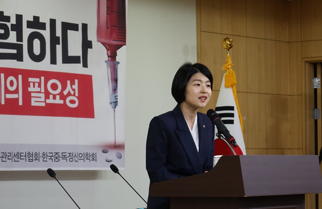 ▲ 한지아 국민의힘 의원이 25일 국회의원회관에서 '중독, 우리 국민이 위험하다-국가 수준 중독치료·재활 체계의 필요성' 주제로 토론회 열고 인사말을 하고 있다.ⓒ국민의힘 한지아의원실 제공
