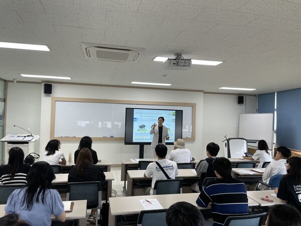 ▲ 국립군산대학교 대학일자리플러스센터가 비나텍(주) 채용설명회를 진행했다.ⓒ국립군산대