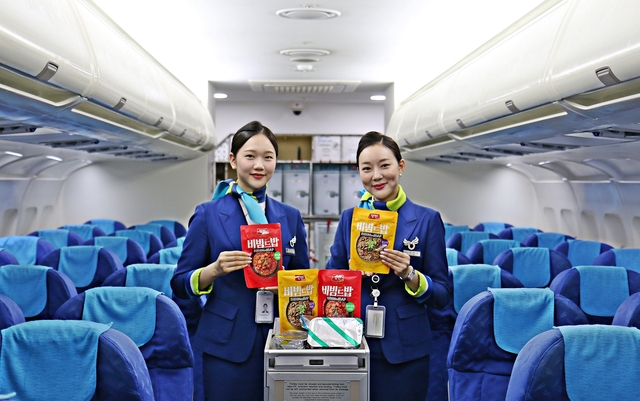 ▲ 에어부산이 사전 예약 없이 기내에서 현장 구매가 가능한 간편식 '비빔드밥'을 출시한다. ⓒ에어부산