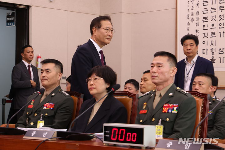 ▲ 박성재 법무부 장관과 임성근 전 해병대 1사단장, 박정훈 전 해병대 수사단장, 유재은 전 국방부 법무관리관 등 증인들이 지난 21일 서울 여의도 국회에서 열린 청문회에 출석했다. ⓒ뉴시스