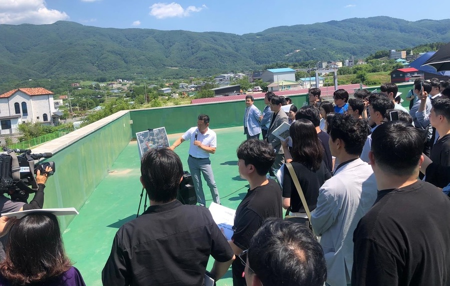 ▲ 28일 춘천시 동내면 고은리에서 열린 ‘강원특별자치도 신청사 건립사업 국제설계공모’ 현장설명회.ⓒ강원도