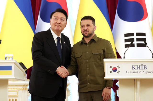▲ 윤석열 대통령은 23년 7월15일 우크라이나를 극비리에 방문, 젤렌스키 대통령을 만났다.
윤대통령은 이 때만 해도 중공의 대만침략 가능성에 공개적으로 반대의사를 표시하는 등 힘 있는 국제외교 행보를 보여 주었다.ⓒ대통령실 제공