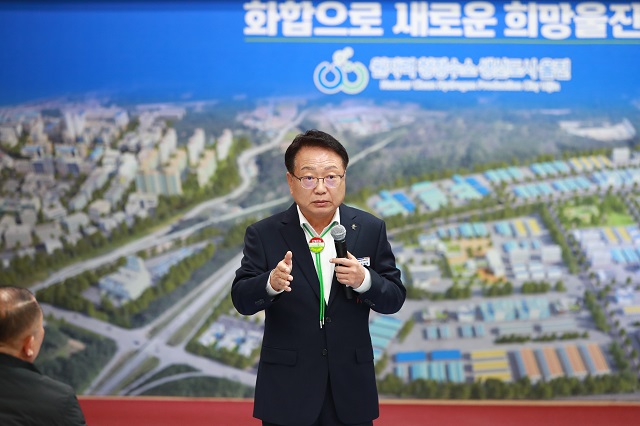 ▲ 손병복 군수가 지난 1월 기자간담회에서 울진 원자력수소 국가산단 추진현황을 설명하고 있다.ⓒ울진군