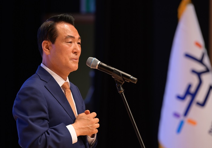 ▲ 백성현 논산시장이 1일 논산아트센터 대공연장에서 열린 7월 월례모임에서 인사말을 하고 있다.ⓒ논산시