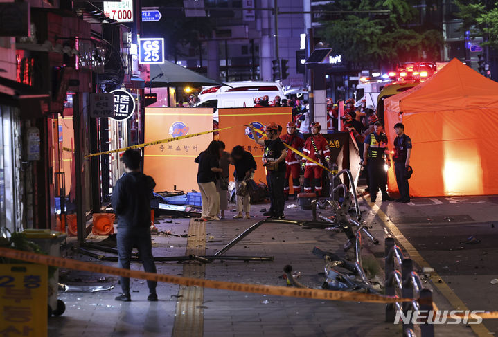 ▲ 1일 밤 서울 중구 시청역 교차로에서 발생한 사고현장. ⓒ뉴시스