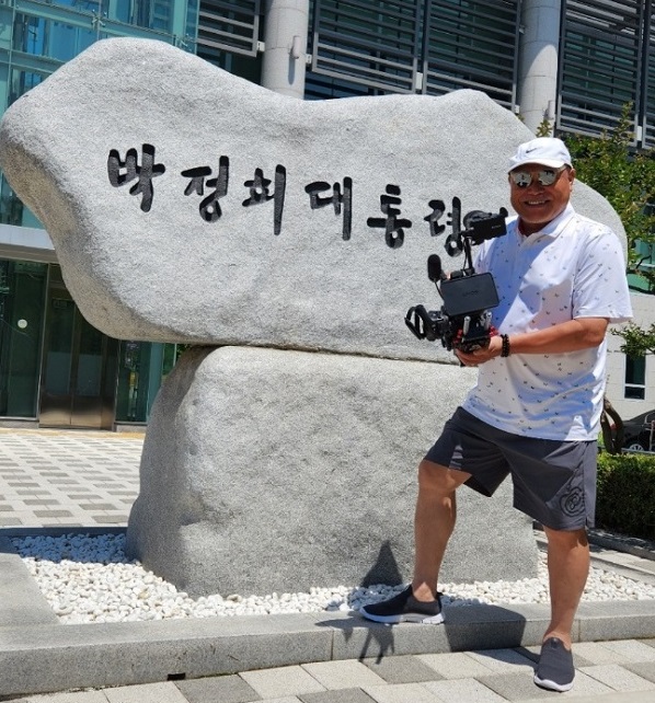 ▲ 김흥국 흥.픽쳐스 회장과 윤희성 감독. ⓒ뉴데일리