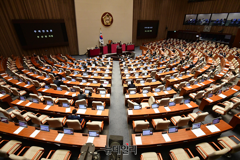 ▲ 유상범 국민의힘 의원이 지난 3일 오후 국회에서 열린 본회의에서 순직 해병 수사 방해 및 사건 은폐 등의 진상규명을 위한 특별검사의 임명 등에 관한 법률안에 대한 필리버스터(무제한 토론)를 하고 있다.ⓒ이종현 기자