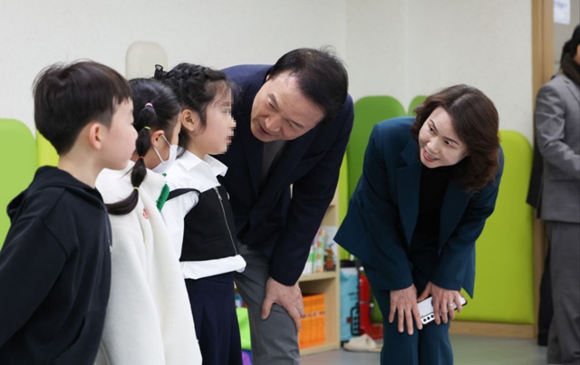 ▲ 임태희 경기도교육감이 경기도내 운영중인 돌봄학교를 방문하고 있다. ⓒ경기도교육청 제공