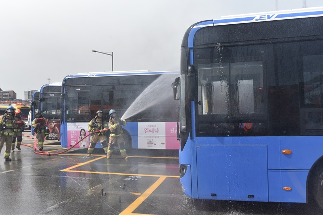 ▲ 전기버스 소방훈련 모습.ⓒ서울시