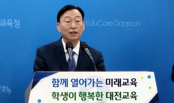 ▲ 설동호 대전교육감은 8일 남은 2년은 대전 모든 학생이 바른 인성과 창의성을 갖춘 창의 융합인재로 성장할 수 있는 교육 대전환의 시대 선도를 위해 대전 미래 교육 추진에 최선을 다하겠다고 밝혔다. ⓒ대전시교육청