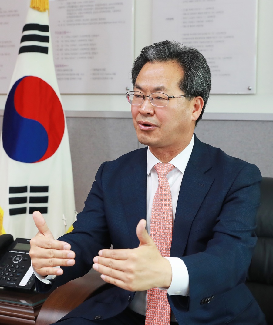 ▲ 오도창 군수는 “공모실적 1등 공신은 ‘행복한 변화로 희망찬 영양’을 꿈꾸는 군민들의 염원과 믿음”이라며, 공모사업 선정을 위해   밤낮을 이어가며 열심히 일해준 공무원들의 노고에도 감사의 마음을 표했다.ⓒ영양군