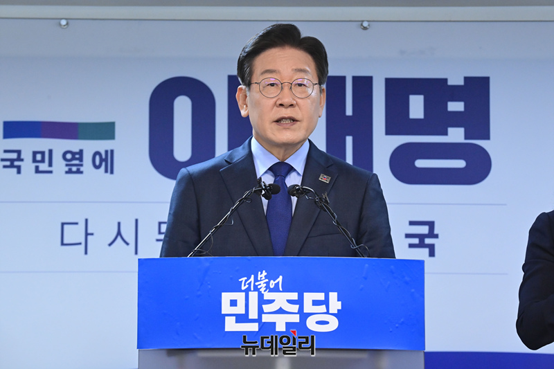 ▲ 이재명 전 더불어민주당 대표가 10일 오전 서울 여의도 중앙당사에서 8·18 전당대회 당 대표 출마 선언을 하고 있다. ⓒ이종현 기자